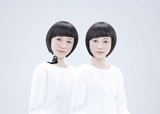 機(jī)器人服務(wù)、刷臉進(jìn)門，爬墻機(jī)器人偵查