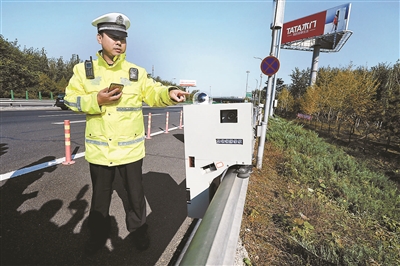 “執(zhí)法機(jī)器人”上線，以后開車得當(dāng)心了！