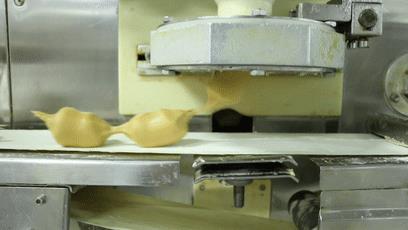 【走進(jìn)工廠】全自動(dòng)月餅生產(chǎn)線
