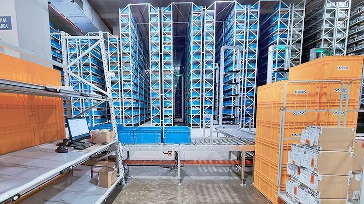 出海標桿！?？禉C器人8m CTU落地新加坡知名3PL企業倉庫