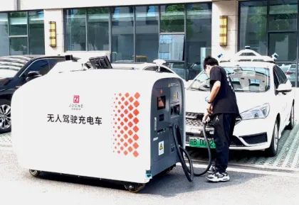 “開卷”新賽道-已有30+企業(yè)推出移動充電機(jī)器人